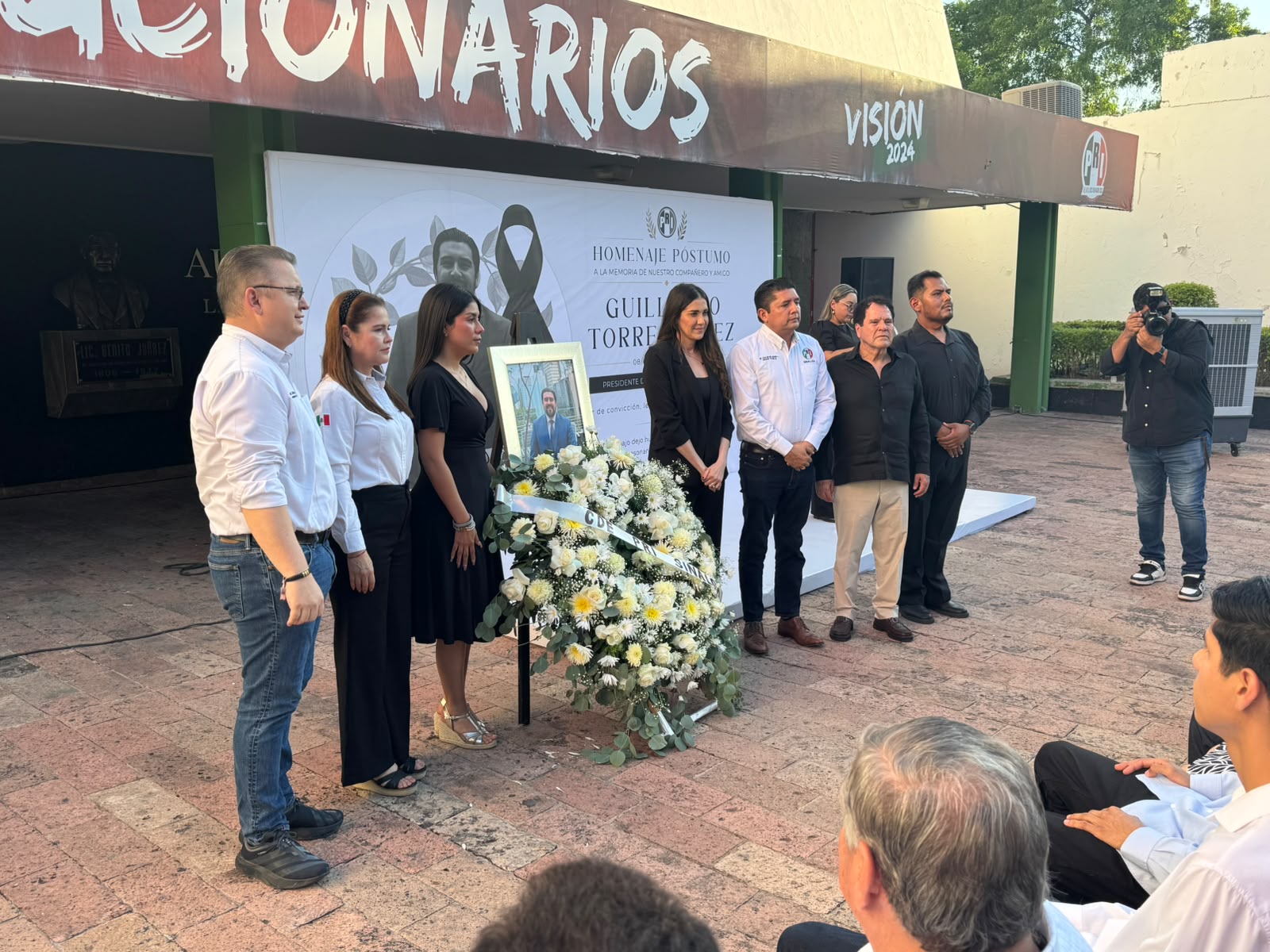 PRI Sinaloa rinde homenaje póstumo a Guillermo Torres López