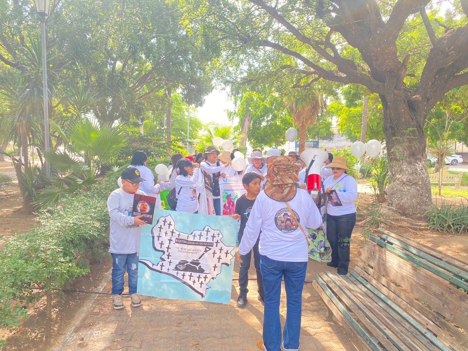 Rastreadoras marchan en Guasave