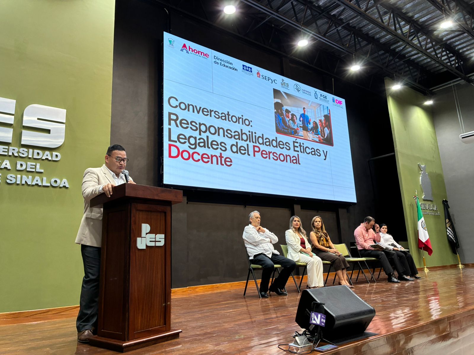 Realizan conversatorio para docentes en Ahome, Sinaloa
