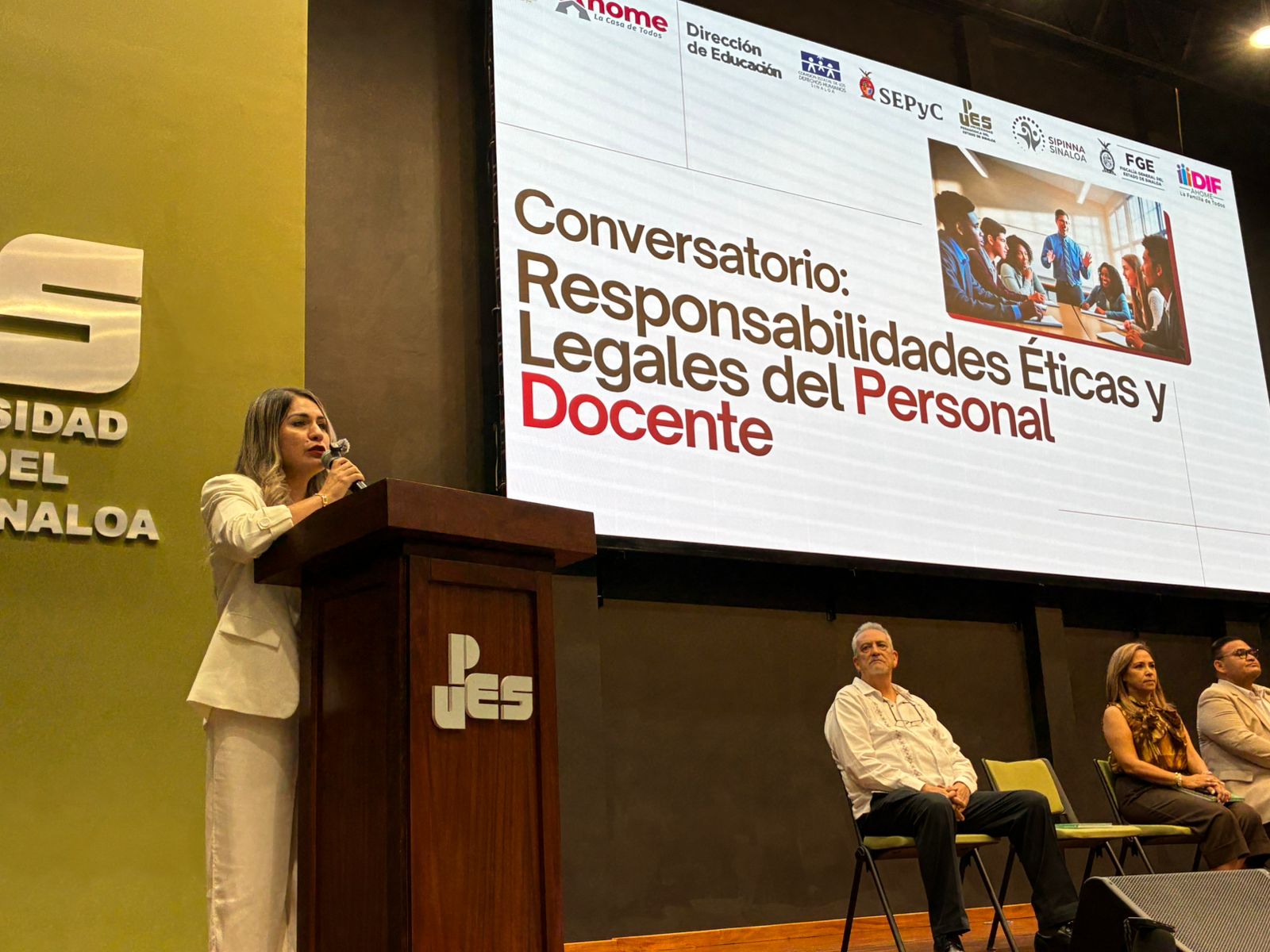 Realizan conversatorio para docentes en Ahome, Sinaloa