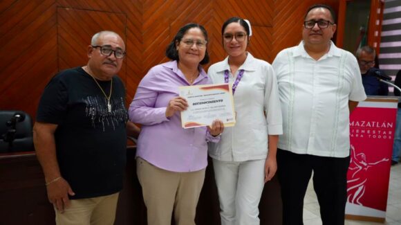Se gradúan 21 nuevos profesionales de la salud del ‘Hospitalito’ de Mazatlán, Sinaloa; alcaldesa destaca su compromiso con la sociedad