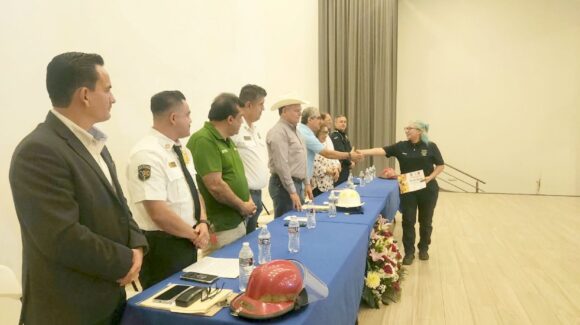 Reconocen a 30 Bomberos de Guasave, Sinaloa, en su día por su valentía y entrega
