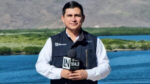 reconocen trayectoria del periodista fidel hernandez con maximo galardon losmochis