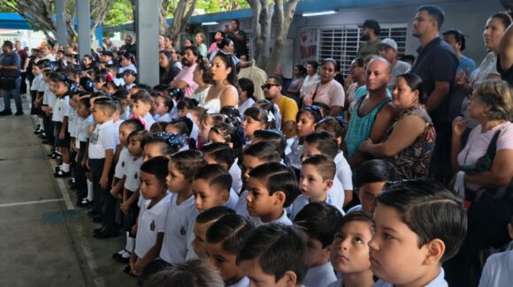 Regresan a clases más de 86 mil estudiantes en Mazatlán, Concordia y San Ignacio