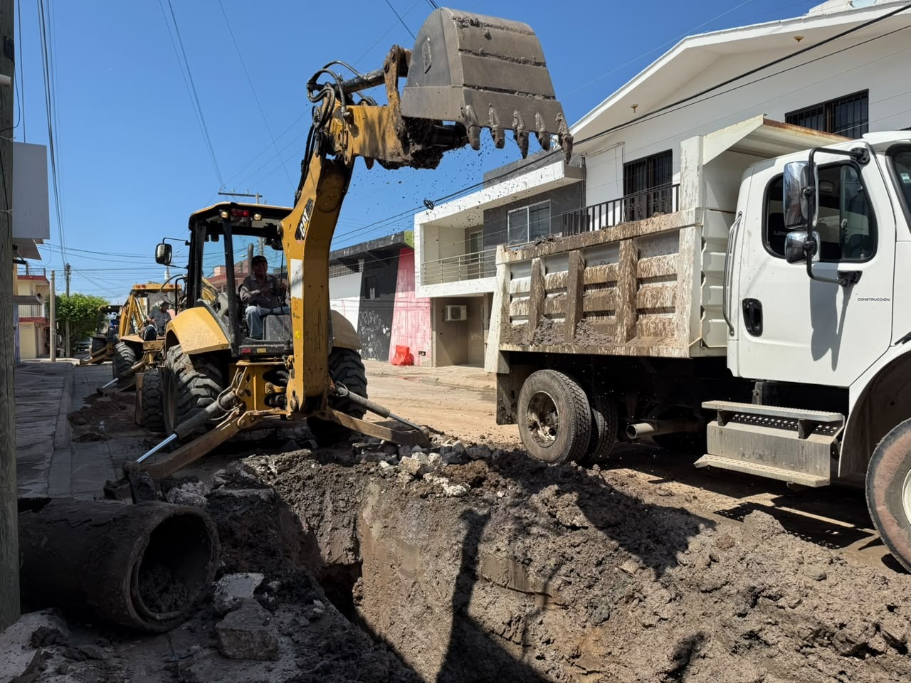 Rehabilitación de línea sanitaria en la Col. Olímpica de Mazatlán