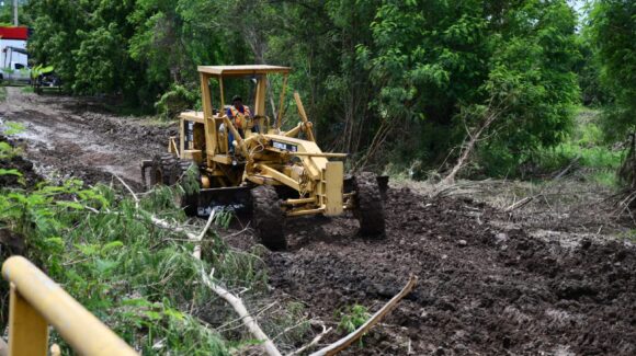 Avanza rehabilitación de caminos y puentes afectados por las lluvias en Mocorito, Sinaloa