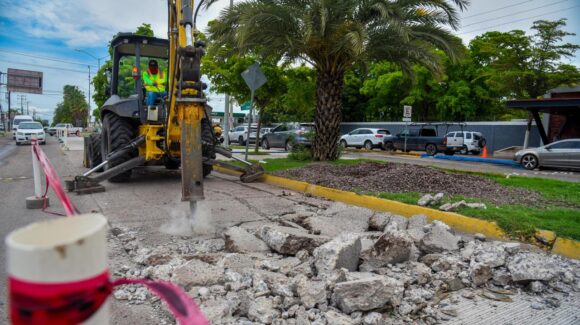 Pese a lluvias, intensifica Ayuntamiento de Ahome, Sinaloa, trabajos de reposición de losas en vialidades