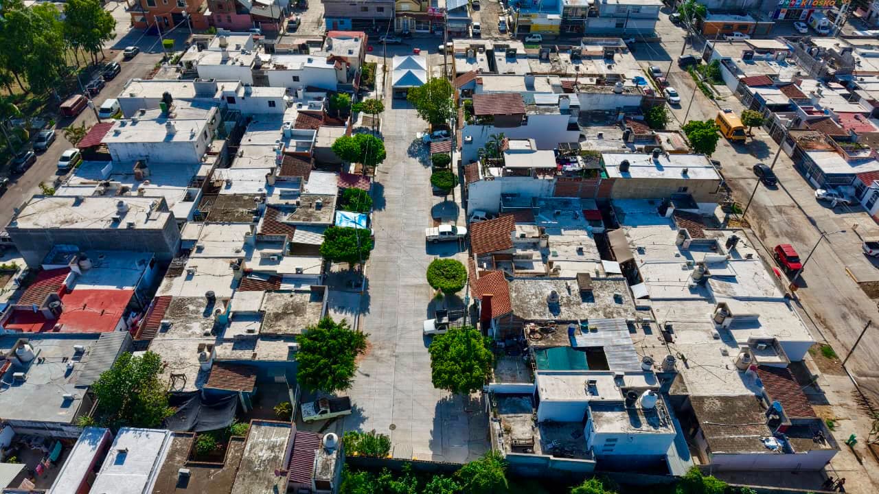 Rehabilitan calle en Arboledas III, en Mazatlán