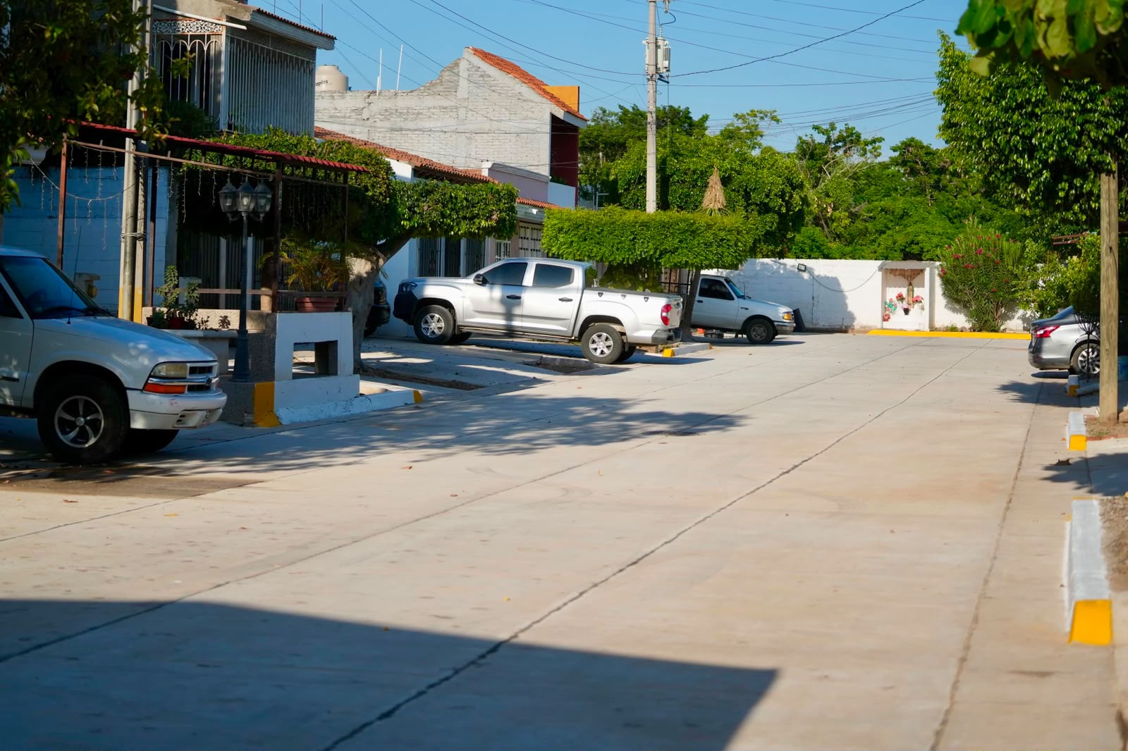 Rehabilitan calle en Arboledas III, en Mazatlán