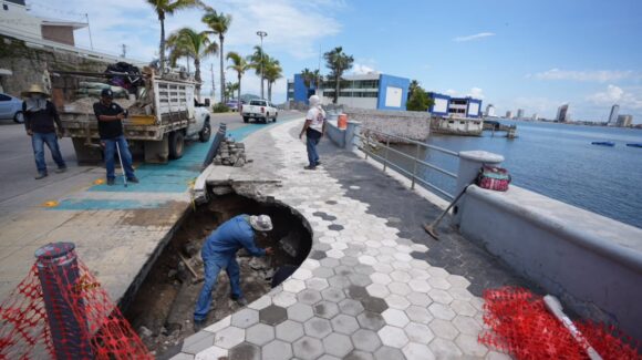 Inician reparación de segundo socavón en el Malecón de Mazatlán, Sinaloa; estiman concluir esta semana