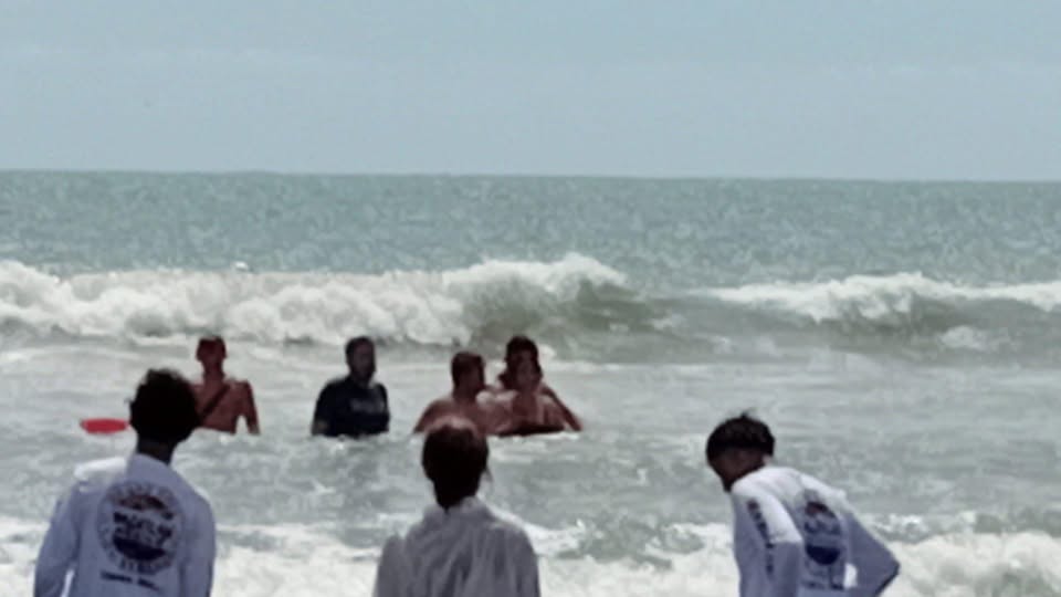Rescate de jóvenes en mar de Mazatlán