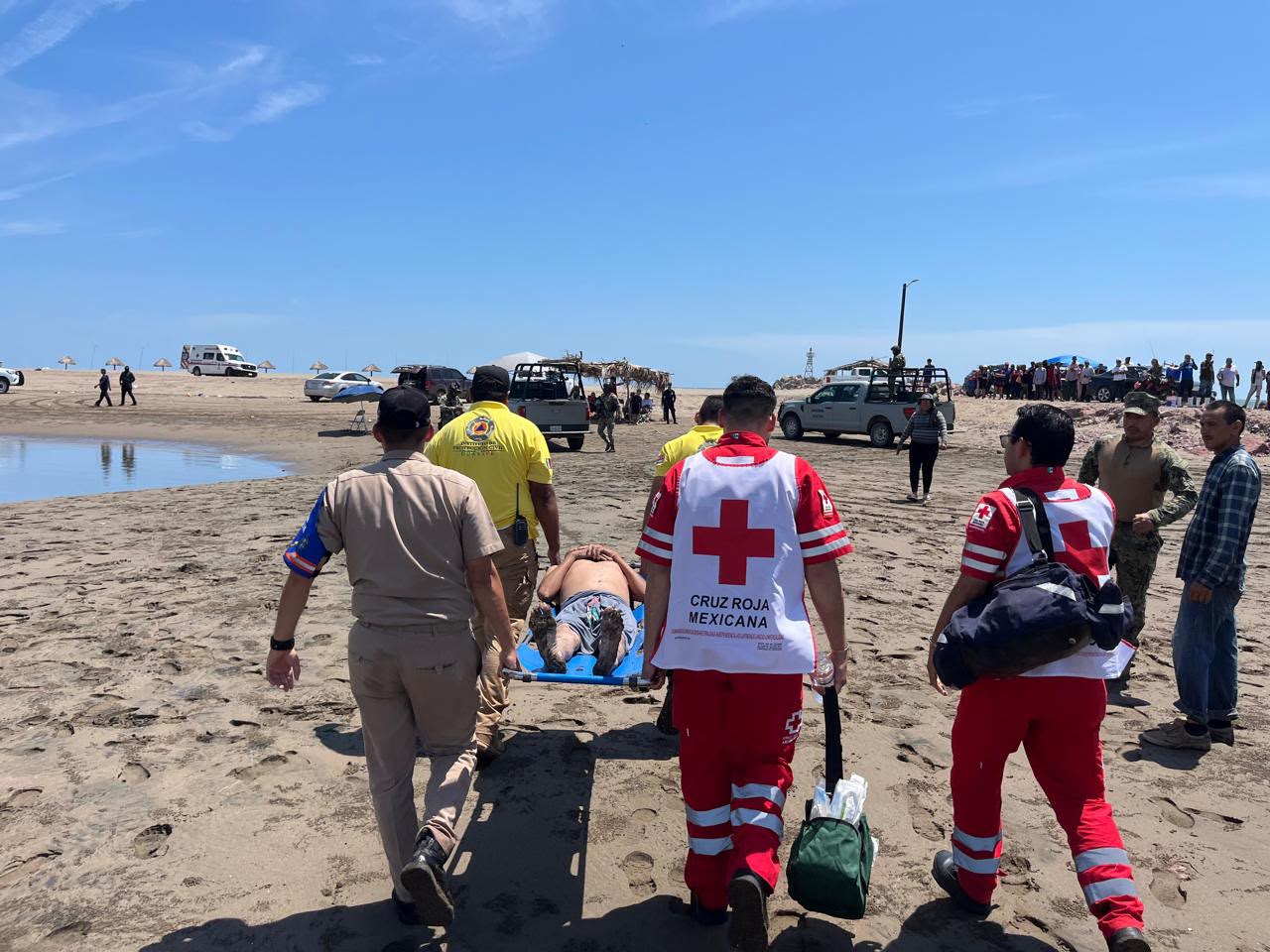 Voluntario de PC rescata a un hombre en playas Las Glorias