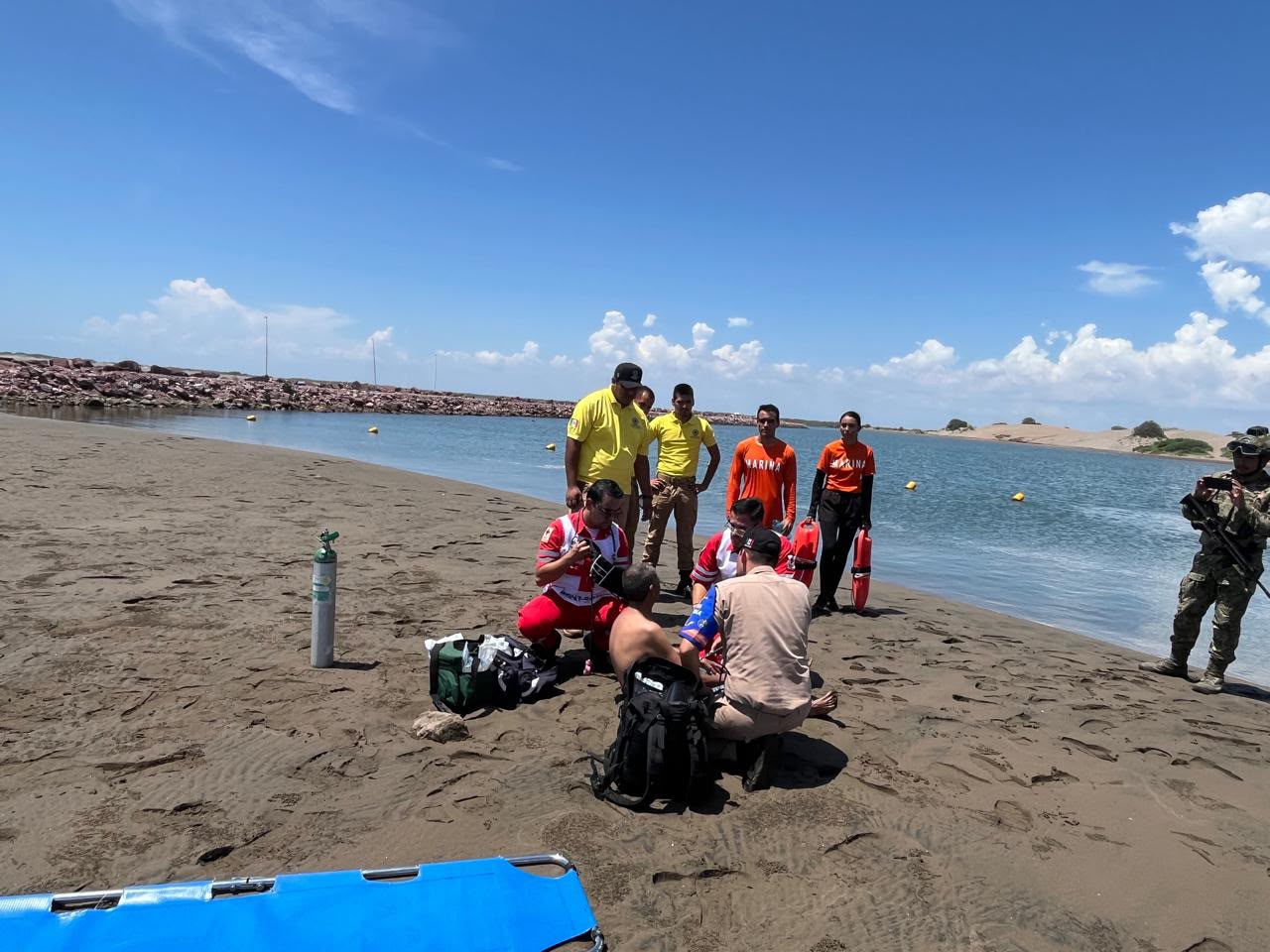 Voluntario de PC rescata a un hombre en playas Las Glorias