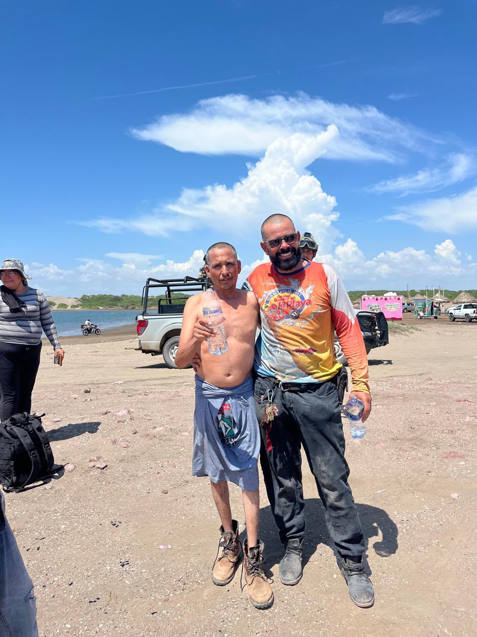 Voluntario de PC rescata a un hombre en playas Las Glorias