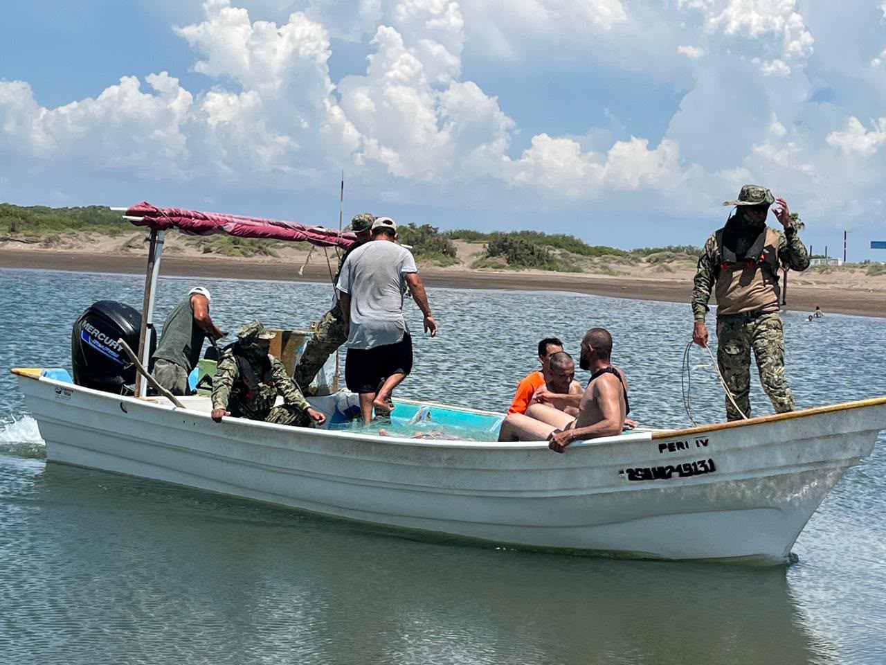 Voluntario de PC rescata a un hombre en playas Las Glorias