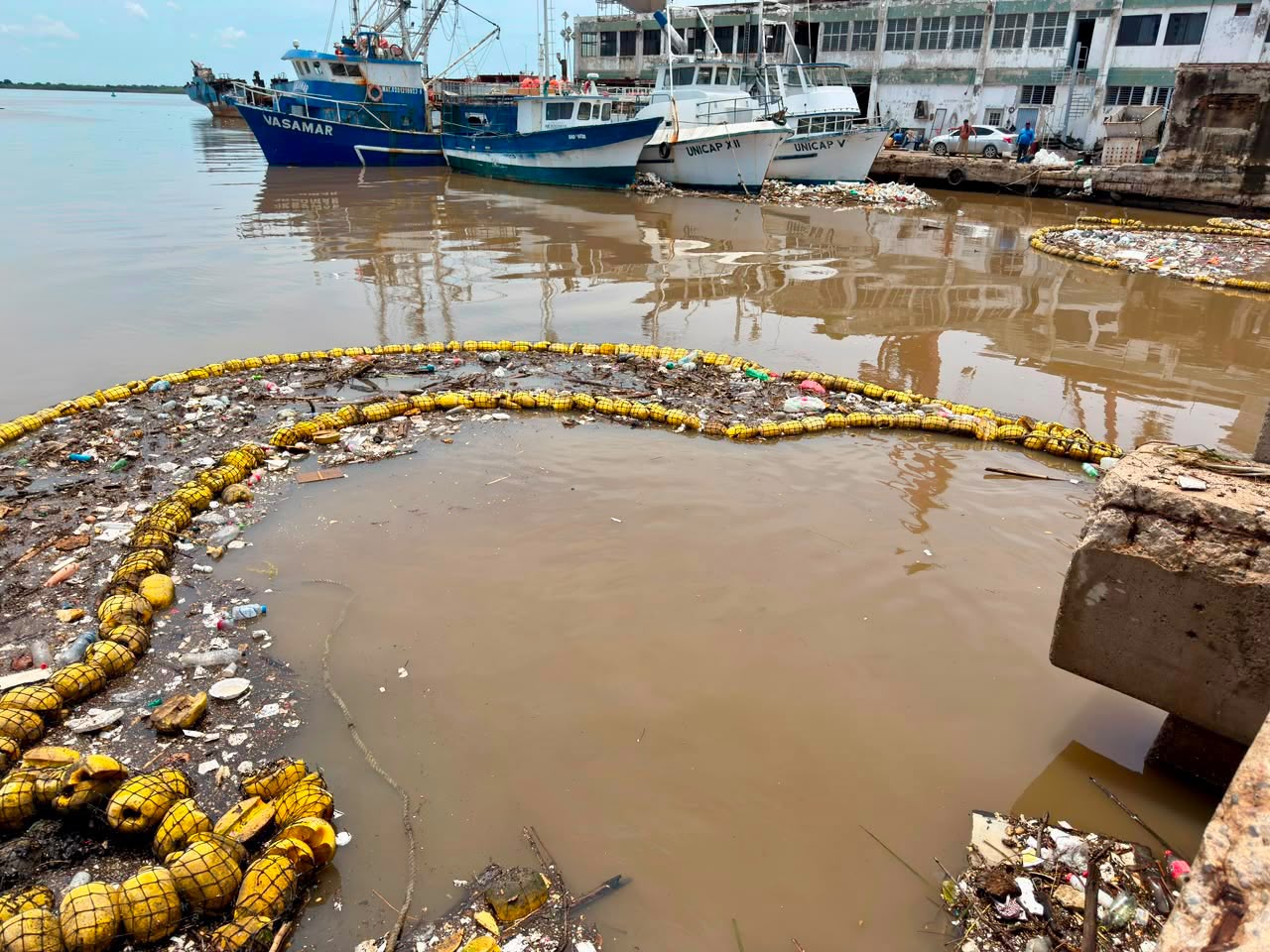 Retiran basura de biobarda tras fuerte lluvia en Mazatlán