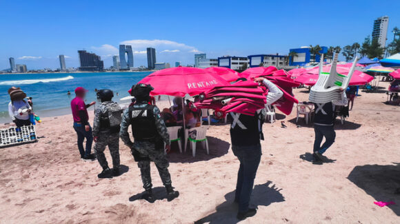 ¡Playa para todos! Profepa insiste en que retiro de sombrillas y mobiliario irregular en Pinitos de Mazatlán, Sinaloa, era necesario