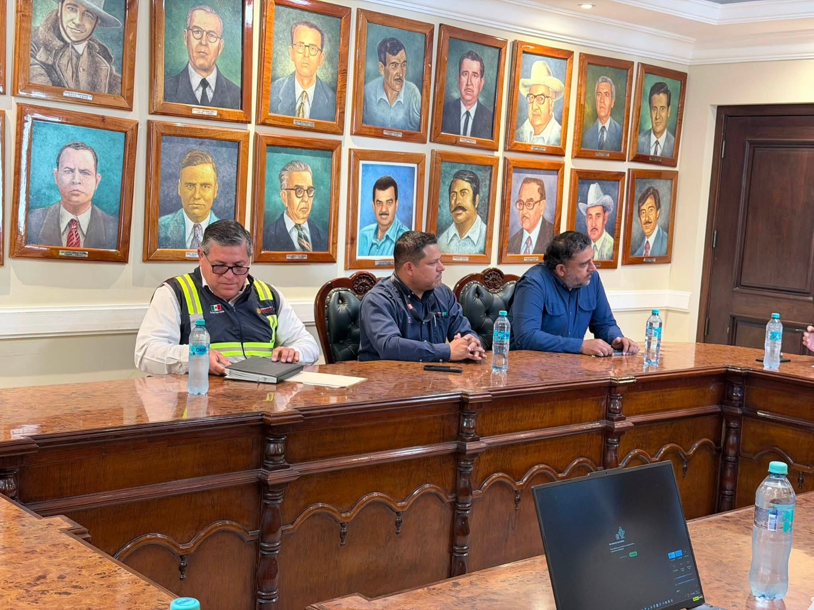 Reunión entre autoridades municipales de San Ignacio y CFE