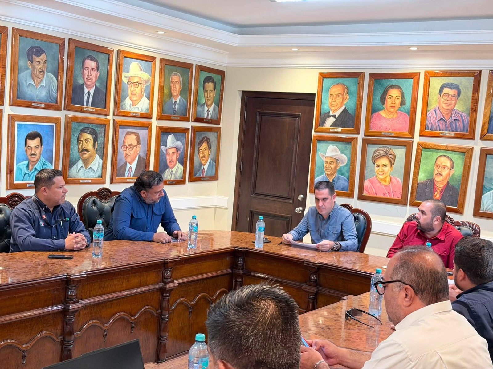 Reunión entre autoridades municipales de San Ignacio y CFE