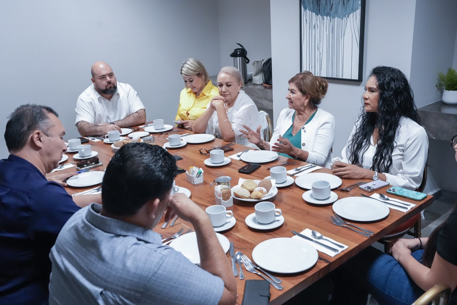 Reunión entre Tere Guerra y representantes del sector hotelero en Mazatlán