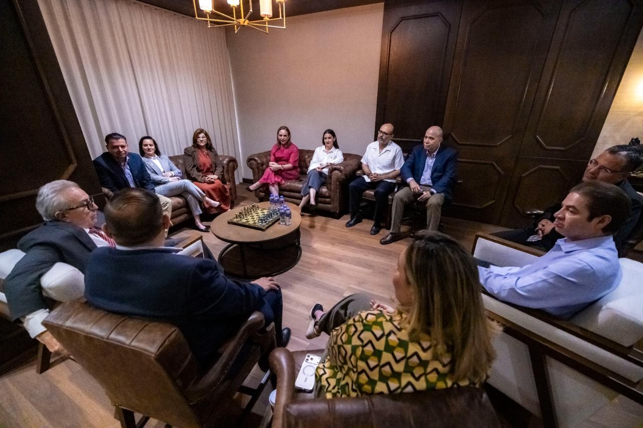Rocha Moya se reúne con magistradas y magistrados del Supremo Tribunal de Justicia tras su