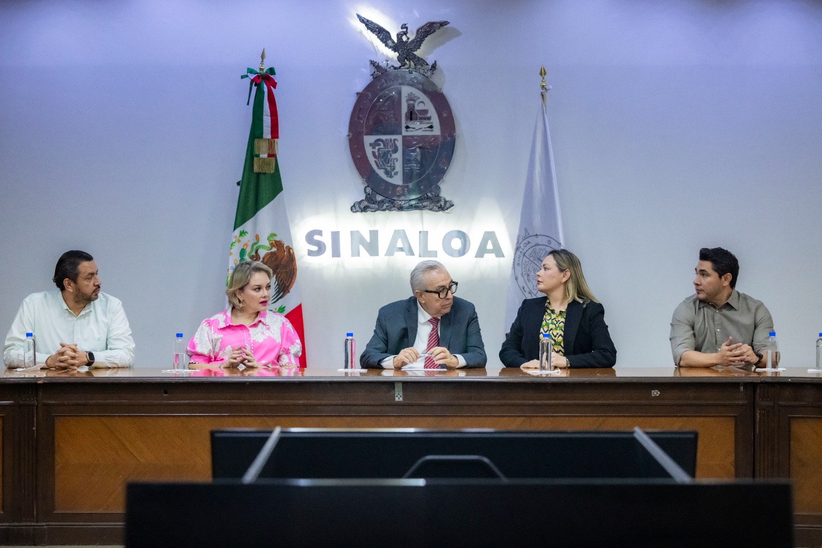 Rocha Moya toma posesión como gobernador de Sinaloa