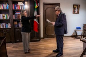 Rocha Moya toma posesión como gobernador de Sinaloa