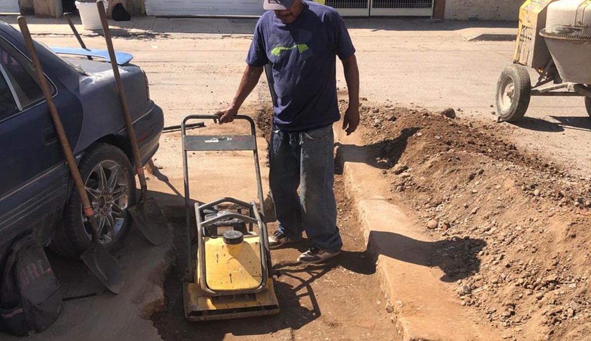 Se enfocan en reparar caminos por lluvias en Guasave