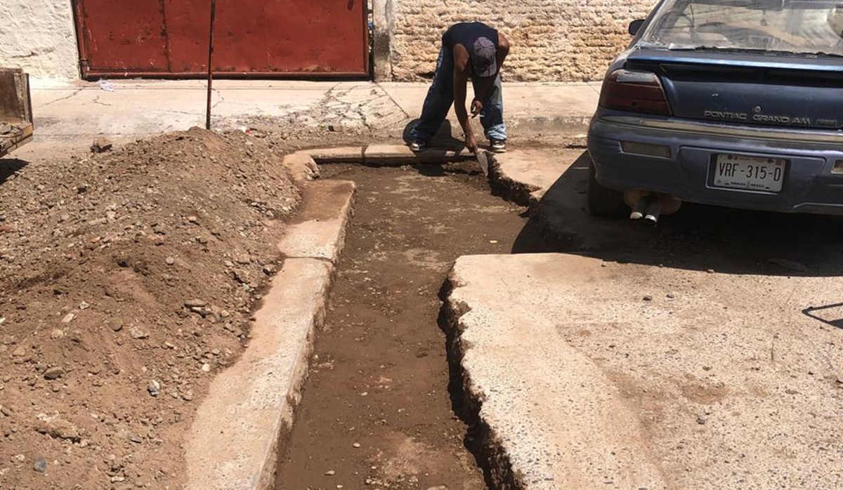 Se enfocan en reparar caminos por lluvias en Guasave