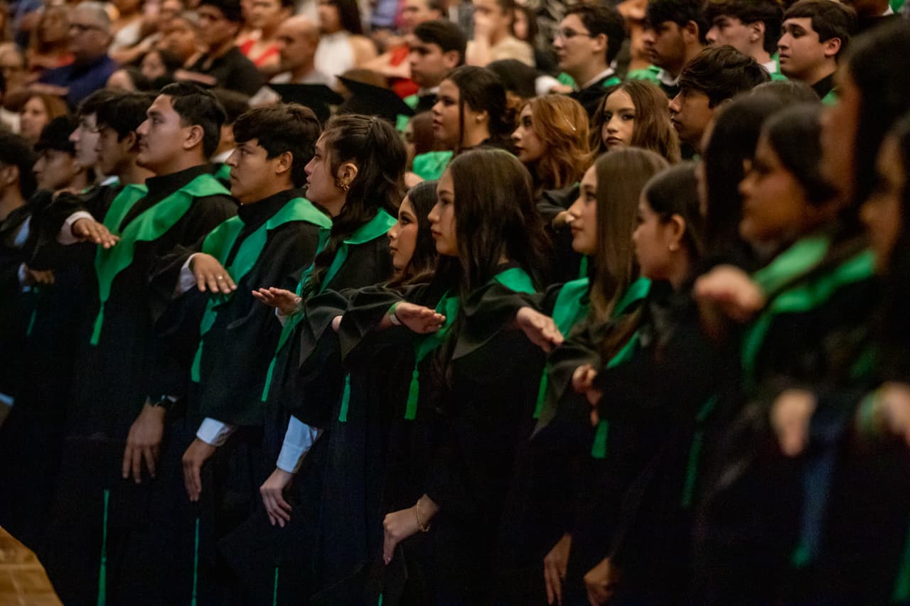 Se gradúan jóvenes de Conalep Guasave