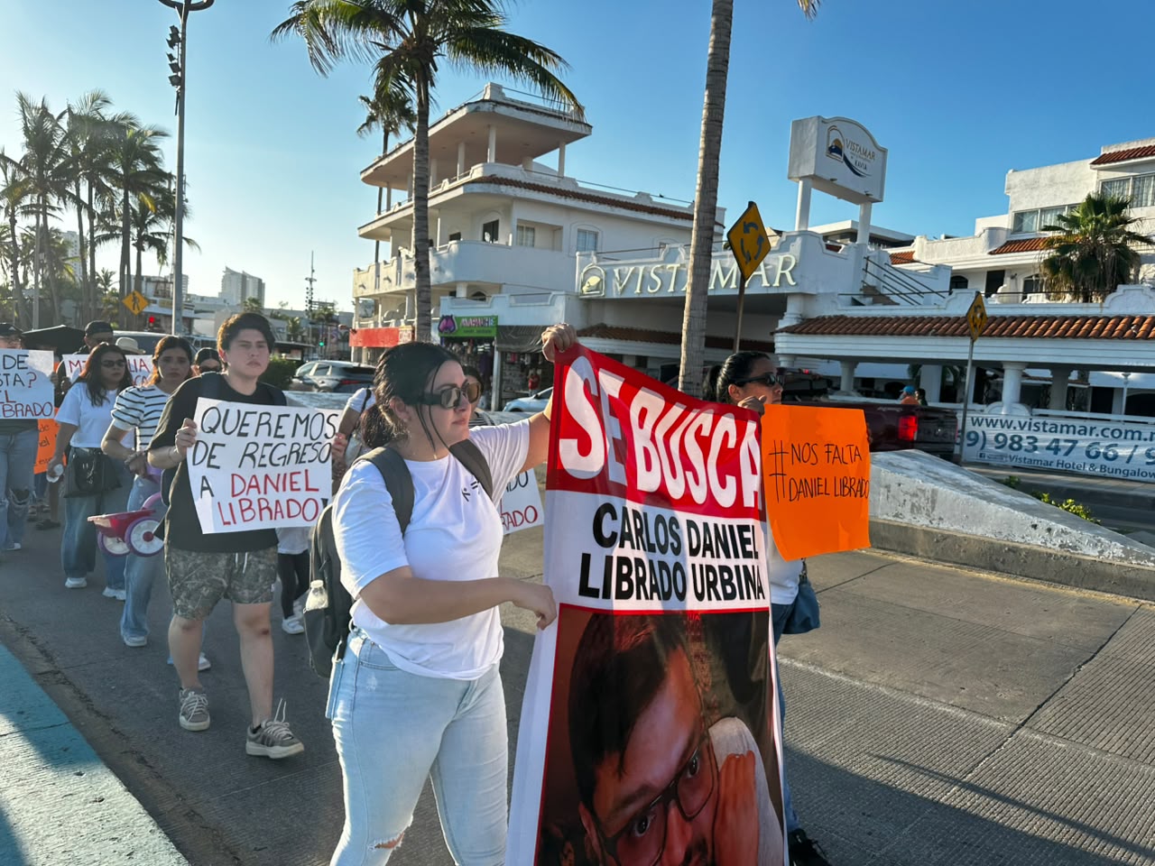 Se manifiestan por la desaparición de Carlos Daniel en Mazatlán