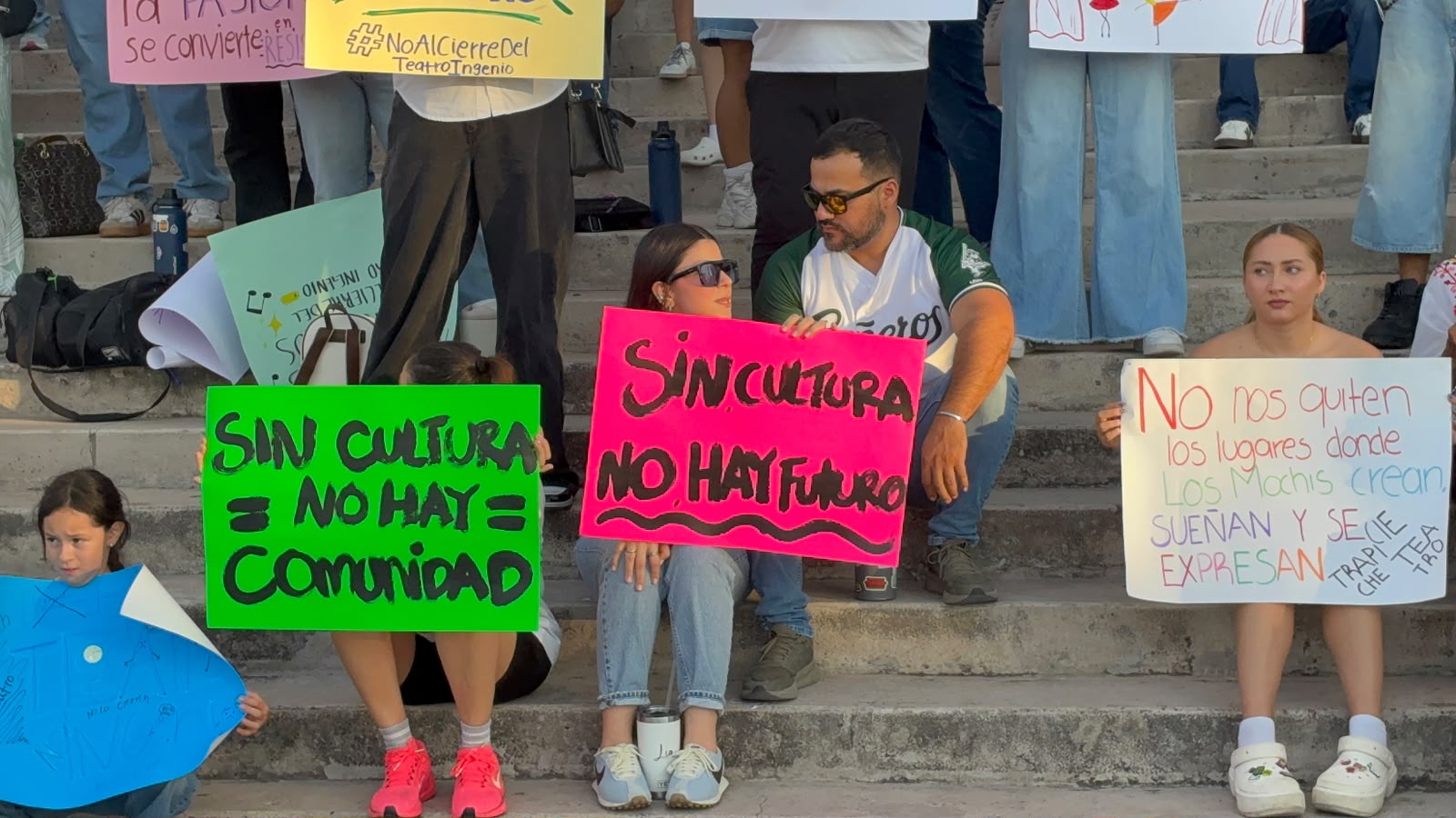 Profesores de cultura y alumnos de academias se manifiestan por el no cierre de espacios culturales en Los Mochis