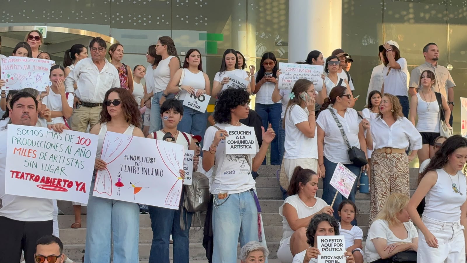 Profesores de cultura y alumnos de academias se manifiestan por el no cierre de espacios culturales en Los Mochis