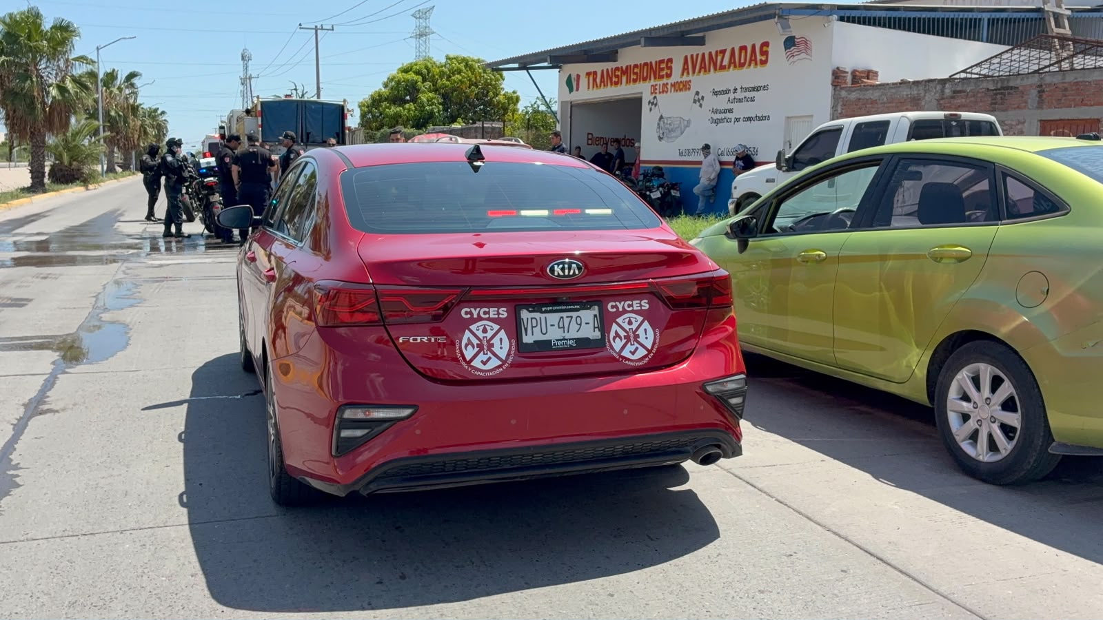 Incendio de vagoneta en Los Mochis, moviliza los cuerpos de auxilio