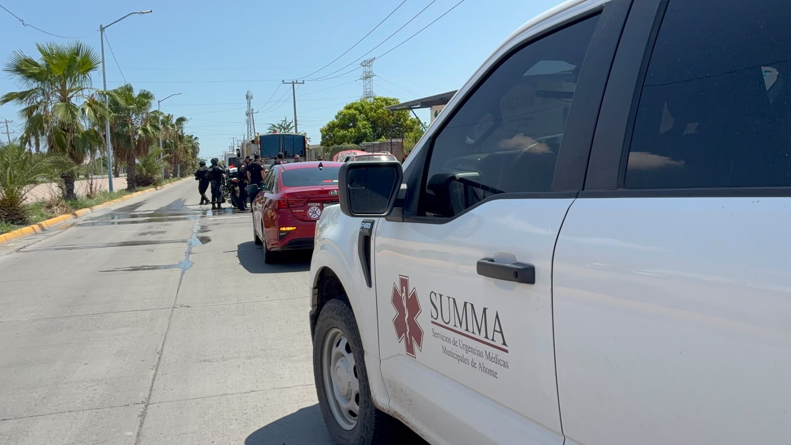 Incendio de vagoneta en Los Mochis, moviliza los cuerpos de auxilio