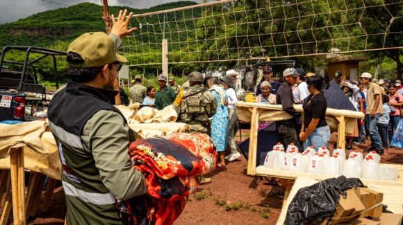 Sebides lleva ayuda humanitaria a la sierra de Choix, Sinaloa; beneficia a más de 100 familias afectadas por las lluvias