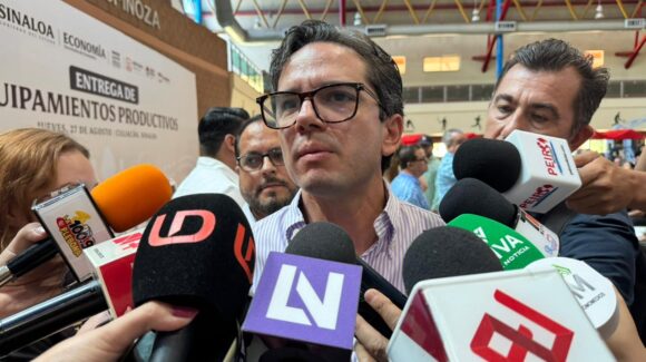 Avanza al 70% entrega de uniformes y útiles escolares en Sinaloa: Secretaría de Economía