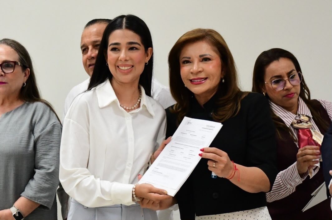 SEPyC Sinaloa entrega plazas a docentes