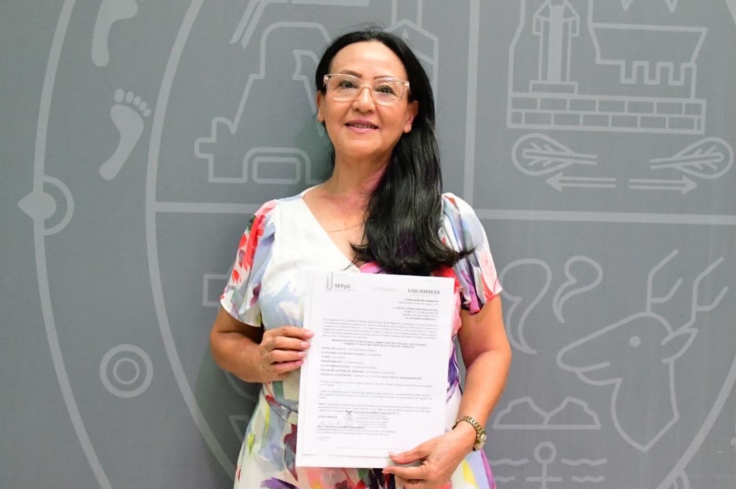 SEPyC Sinaloa entrega plazas a docentes