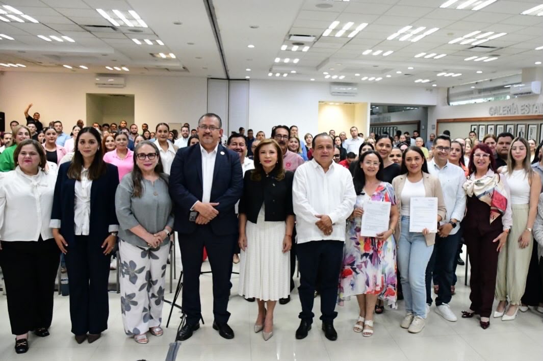 SEPyC Sinaloa entrega plazas a docentes