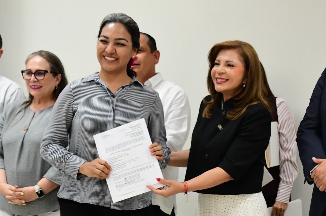 SEPyC Sinaloa entrega plazas a docentes