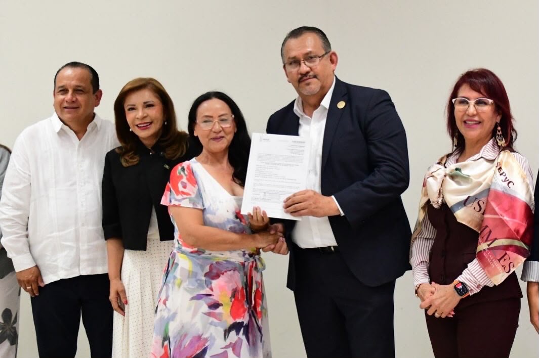 SEPyC Sinaloa entrega plazas a docentes