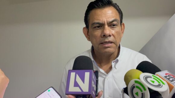 Canaco alerta por acaparamiento de “ambulantes” en parques y jardines de Los Mochis, Sinaloa
