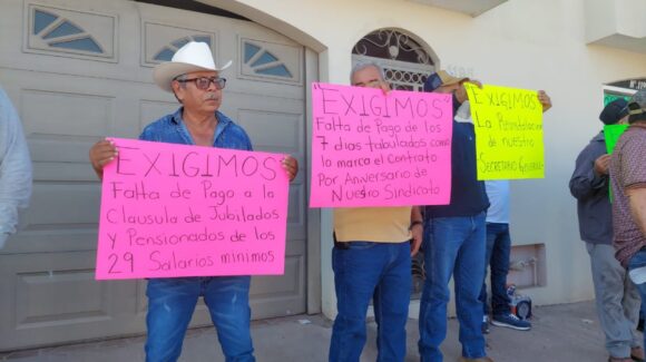 De nuevo sindicalizados de Japasa se manifiestan para exigir cumplimiento de prestaciones laborales, en Guamúchil