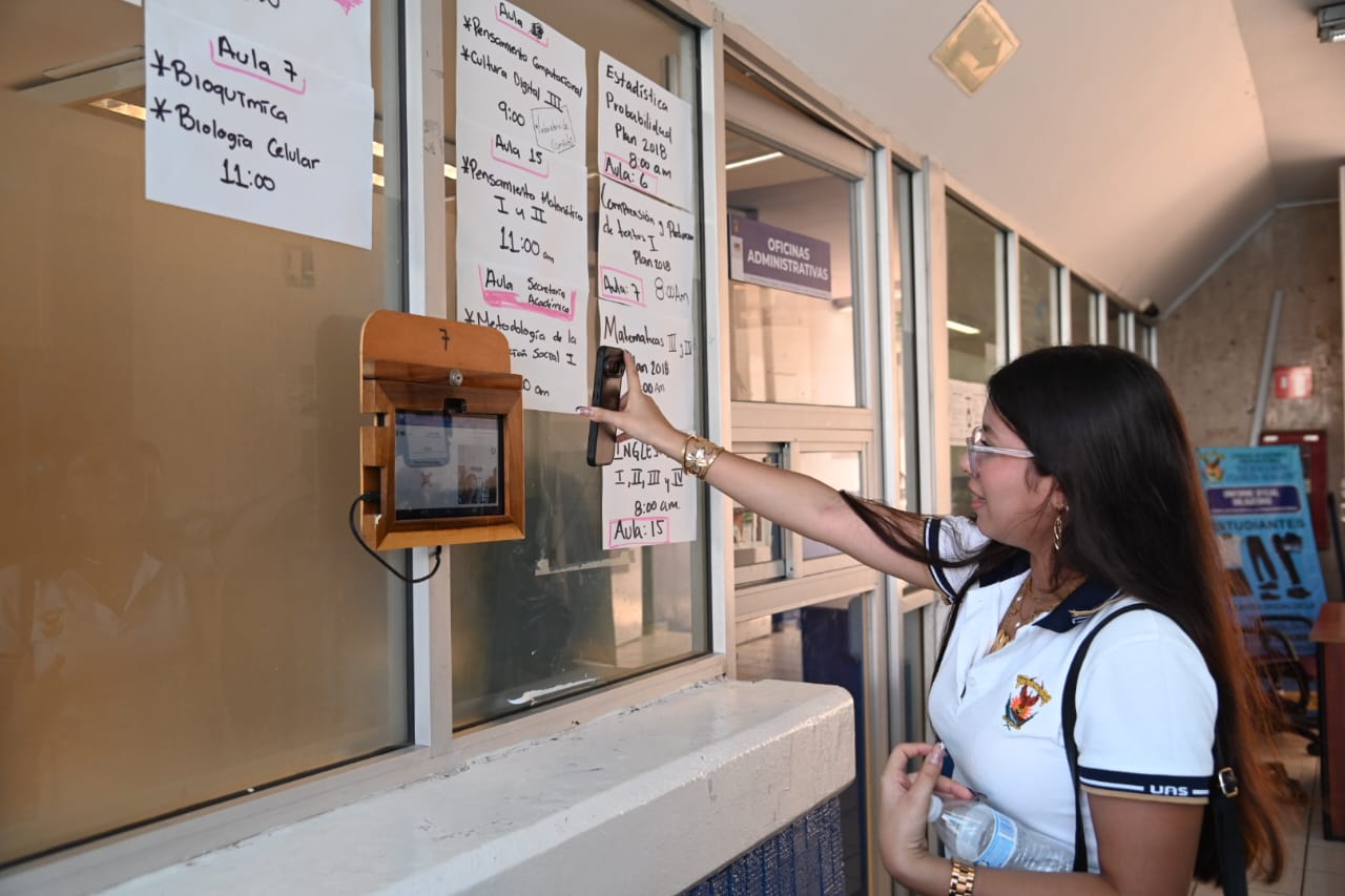 Sistema de monitoreo de entradas y salidas para alumnos de la UAS