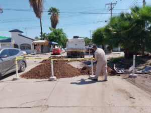 Socavón en la Col. Álamos II en Los Mochis
