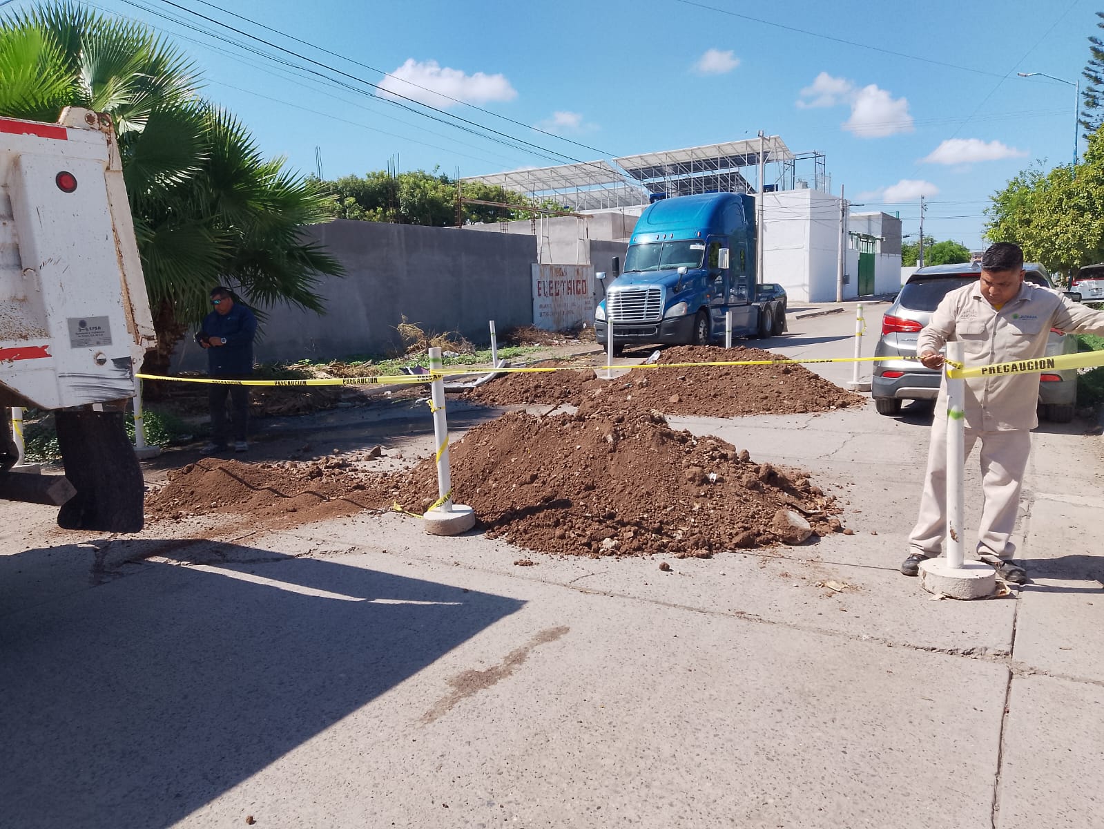 Socavón en la Col. Álamos II en Los Mochis