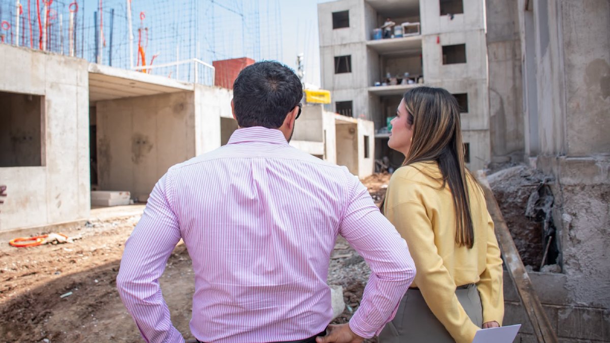 supervisan construccion de viviendas del bienestar en hacienda del valle culiacan alcaldesa