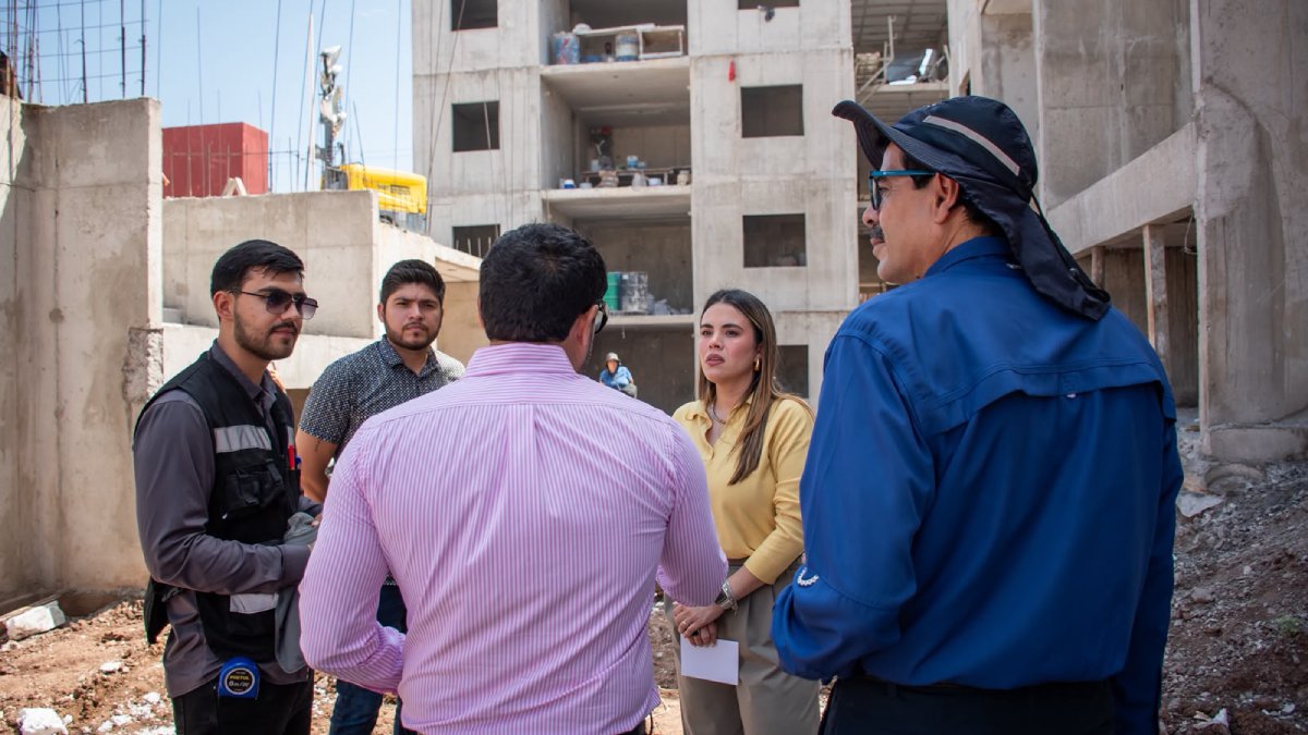 supervisan construccion de viviendas del bienestar en hacienda del valle culiacan casas