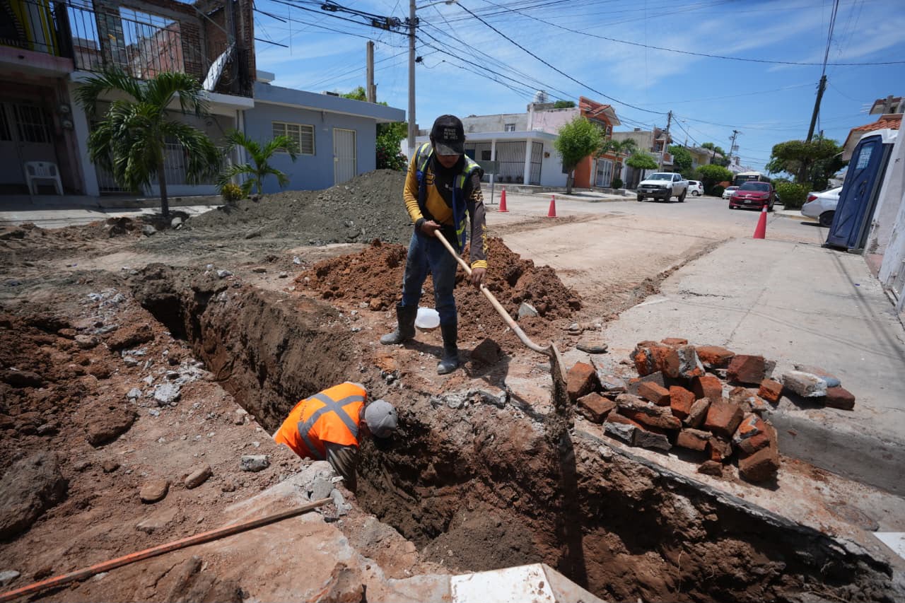 Supervisan rehabilitación de red sanitaria en Lomas del Mar, Mazatlán